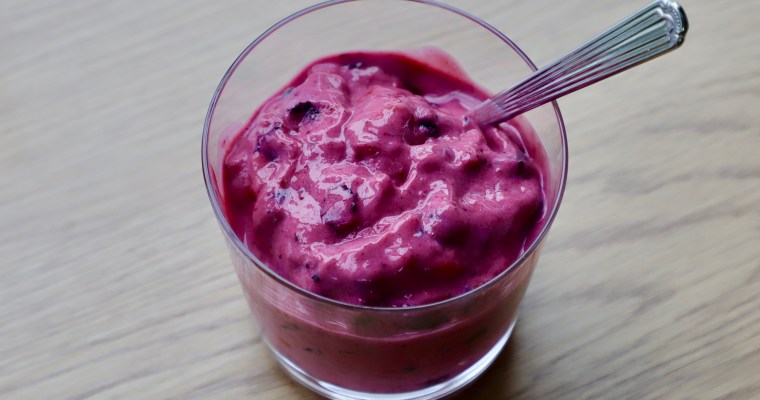 Frozen yoghurt med bær (melkefri)