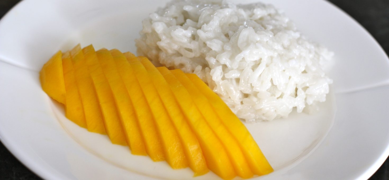 Sticky rice med kokosmelk og mango